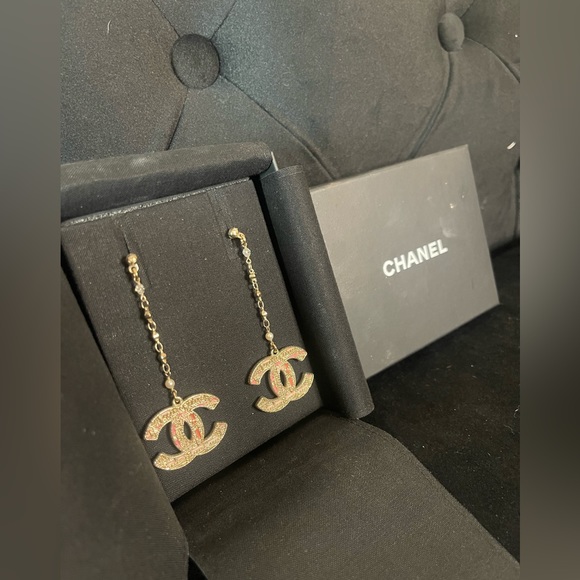 CHANEL 
Pearl Crystal CC Tweed Drop Earrings Gold Pink Pearly White - Picture 4 of 7